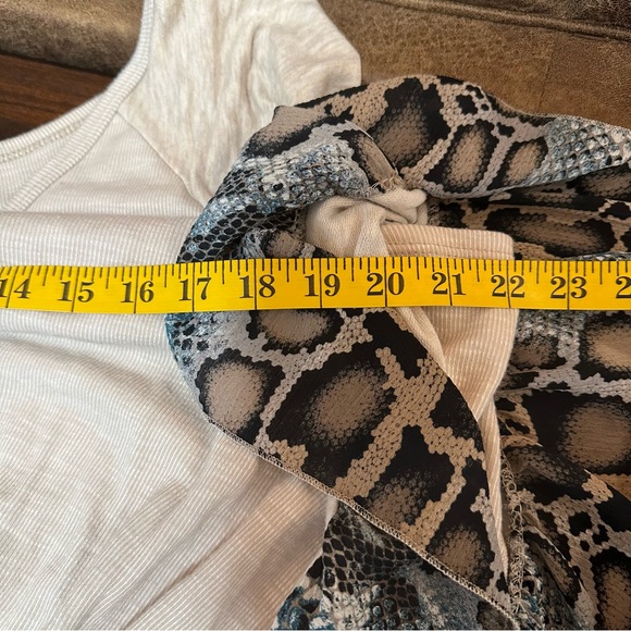 Saints and Hearts Flutter Sleeve Mixed Knit Animal print detail Beige Sz Large - Picture 9 of 10